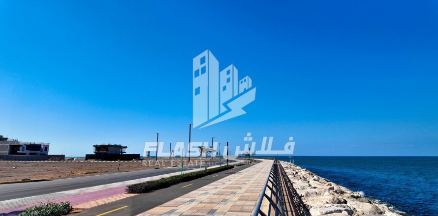 Tokë në Al Mairid, Ras Al Khaimah, Emiratet e Bashkuara Arabe 851 m2. № 611780