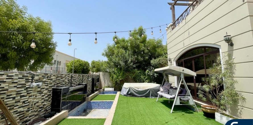 וילה ב Mudon, Dubai, איחוד האמירויות 4 חדרי שינה, 354 מ"ר מספר 666604