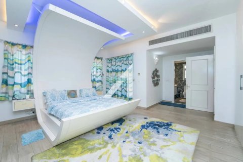 Vilë në Dubai, Emiratet e Bashkuara Arabe 4 dhoma gjumi, 581.5 m2. № 646438 - Foto 8