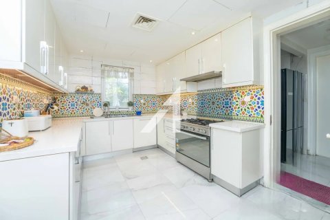Vilë në Dubai, Emiratet e Bashkuara Arabe 4 dhoma gjumi, 581.5 m2. № 646438 - Foto 5