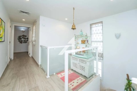 Vilë në Dubai, Emiratet e Bashkuara Arabe 4 dhoma gjumi, 581.5 m2. № 646438 - Foto 3