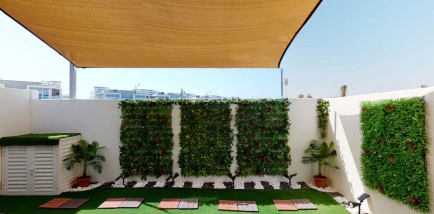 Kuća u nizu u gradu Dubai, UAE 3 spavaće sobe, 112.2 m2 Br. 645722