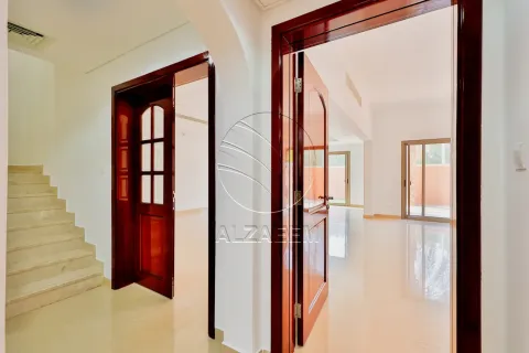 Villa en alquiler en Abu Dhabi, EAU 4 dormitorios, 322 m2 № 663003 - foto 6