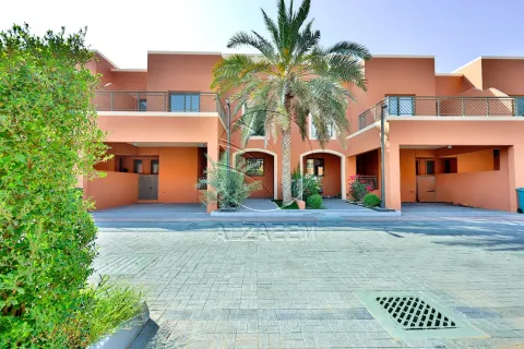 Villa en alquiler en Abu Dhabi, EAU 4 dormitorios, 322 m2 № 663003 - foto 2