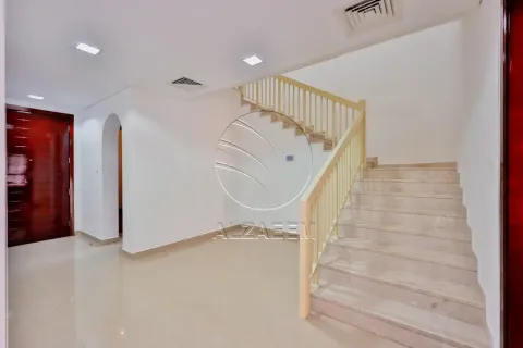 Villa en alquiler en Abu Dhabi, EAU 4 dormitorios, 322 m2 № 663003 - foto 4