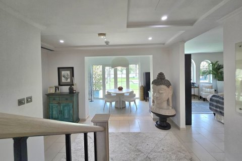 Villa para arrendamento em Jumeirah Park, Dubai, EAU 4 quartos, 1111.21 m2 № 764325 - foto 2