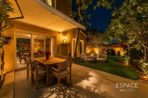 Βίλα σε Arabian Ranches, Dubai, ΗΑΕ 3 υπνοδωμάτια, 214 τ.μ. Αρ. 738419 - φωτογραφία 1