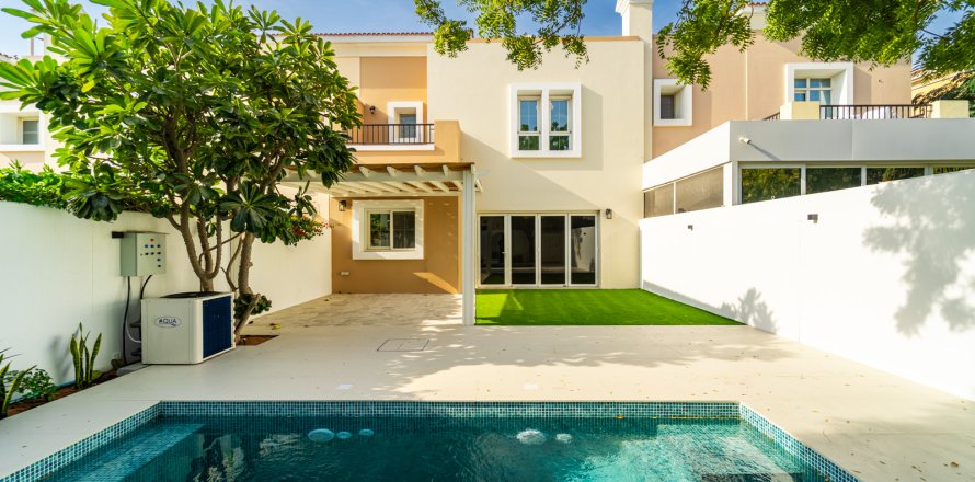 Таунхаус в Дубай, ОАЭ 4 спальни, 236м2 № 695986