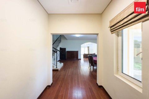 Vilă de închiriat în Dubai, EAU 5 dormitoare, 561 mp. №694335 - poză 15