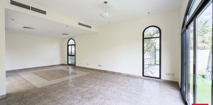 Kuća u nizu u gradu Dubai, UAE 4 spavaće sobe, 423.9 m2 Br. 760502