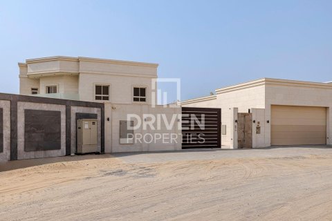 Villa in Wadi Al Amardi, Dubai, UAE 6 bedrooms, 604 sq.m. № 655131 - photo 2