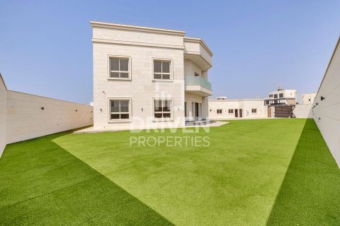 Villa in Wadi Al Amardi, Dubai, UAE 6 bedrooms, 604 sq.m. № 655131 - photo 1