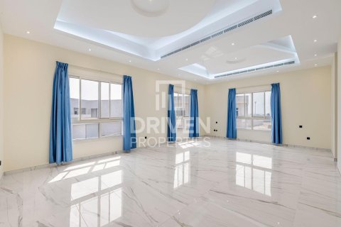 Villa in Wadi Al Amardi, Dubai, UAE 6 bedrooms, 604 sq.m. № 655131 - photo 10