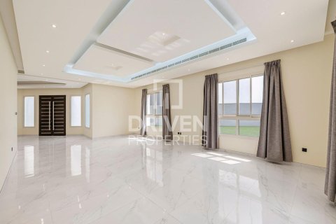 Villa in Wadi Al Amardi, Dubai, UAE 6 bedrooms, 604 sq.m. № 655131 - photo 4