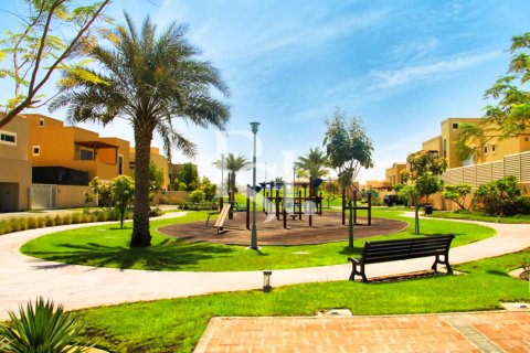 Villa para venda em Al Raha Gardens, Abu Dhabi, EAU 5 quartos, 482 m2 № 716884 - foto 1