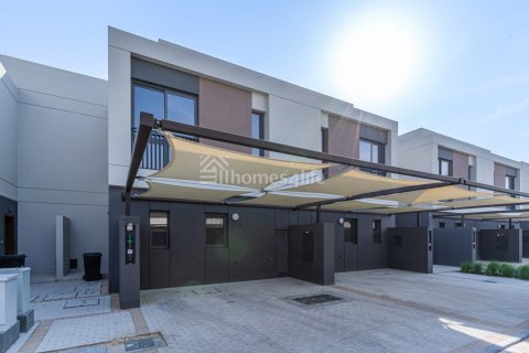 Dubai South (Dubai World Central), Dubai, UAE의 판매용 빌라 침실 2개, 129제곱미터 번호 715190 - 사진 1