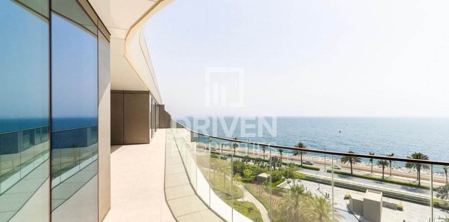 Apartment in Palm Jumeirah, Dubai, UAE 5 bedrooms, 679 sq.m. № 683663