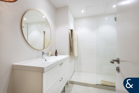 Lägenhet till försäljning i Motor City, Dubai, UAE 2 sovrum, 131 kvm Nr. 667411 - fotografi 16