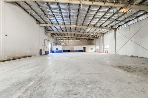 Warehouse in Al Qusais, Dubai, UAE 743.2 sq.m. № 571569 - photo 1