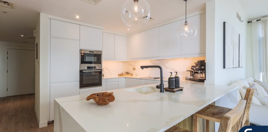 Wohnung in The Views, Dubai, VAE: 2 Schlafzimmer, 145 m2 Nr. 688949