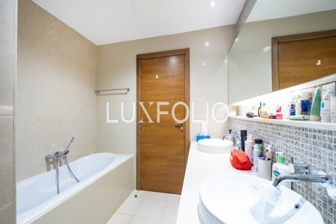 Apartment in Downtown Dubai (Downtown Burj Dubai), Dubai, UAE 2 bedrooms, 154 sq.m. № 627454 - photo 19