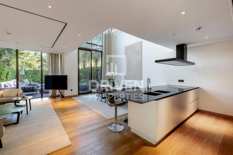 Villa sa Jumeirah, Dubai, UAE 3 silid-tulugan, 289 sq.m. № 654896 - larawan 2