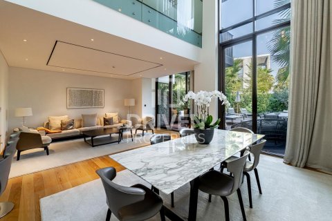 Villa sa Jumeirah, Dubai, UAE 3 silid-tulugan, 289 sq.m. № 654896 - larawan 3