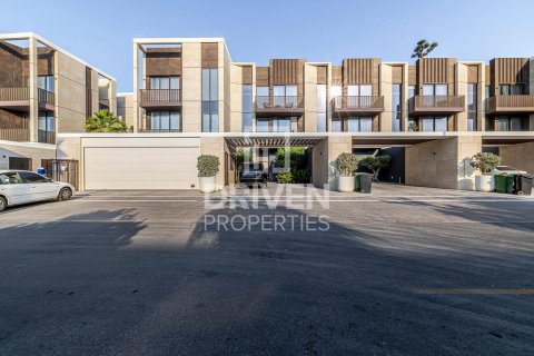 Villa sa Jumeirah, Dubai, UAE 3 silid-tulugan, 289 sq.m. № 654896 - larawan 27