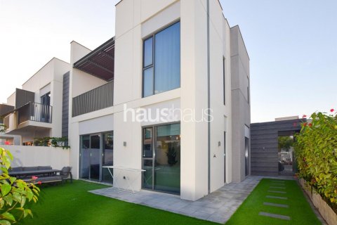 Townhouse in Arabian Ranches 3, Dubai, UAE 4 bedrooms, 227 sq.m. № 625840 - photo 1