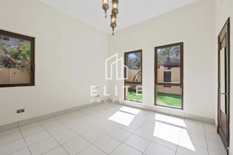 Appartamento in vendita a Old Town, Dubai, EAU 2 camere da letto, 282 mq. № 646592 - foto 9