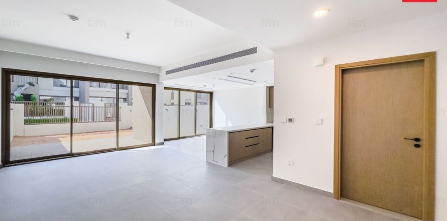 Villa in Dubai, UAE 3 bedrooms, 161.2 sq.m. № 710119