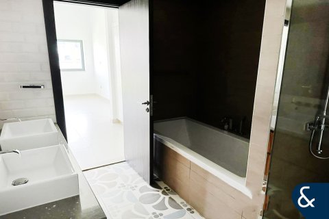 Appartamento in vendita a Motor City, Dubai, EAU 1 camera da letto, 113 mq. № 667152 - foto 5