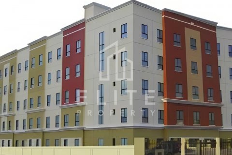 Kampi i Punës në Dubai Investment Park, Emiratet e Bashkuara Arabe 6819 m2. № 620245 - Foto 1