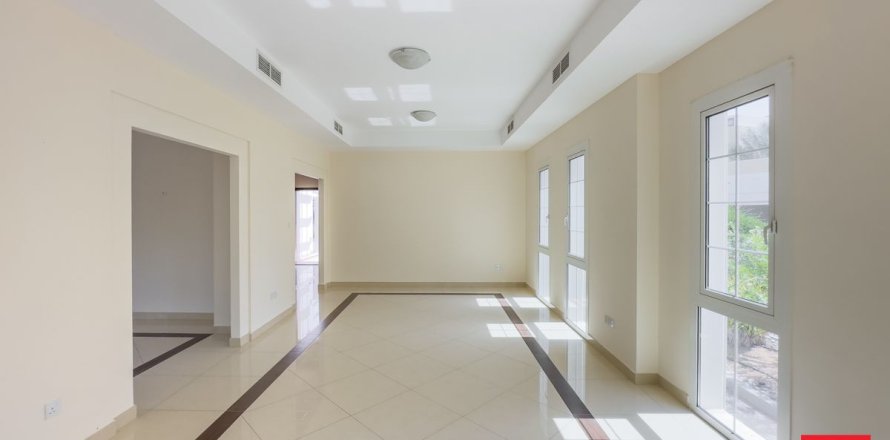 Βίλα σε Dubai, ΗΑΕ 3 υπνοδωμάτια, 677.7 τ.μ. Αρ. 701424