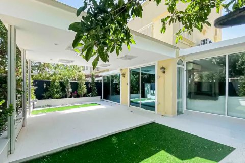 Üürile anda villa asukohaga The Springs, Dubai, AÜE: 3 magamistoaga, 241.14 m² Nr 750324 - pilt 1