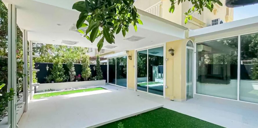 Villa asukohaga The Springs, Dubai, AÜE: 3 magamistoaga, 241.14 m² Nr 750324