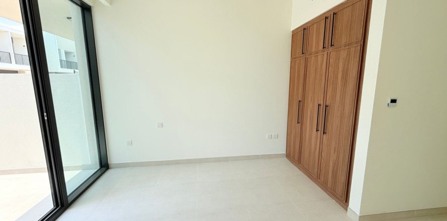Huvila Town Square, Dubai, Arabiemiraatit 4 makuuhuonetta, 276 m2 № 705522