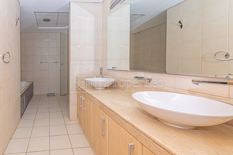 דירה להשכרה ב Palm Jumeirah, Dubai, איחוד האמירויות 2 חדרי שינה, 191.8 מ"ר, מספר 698903 - תמונה 10