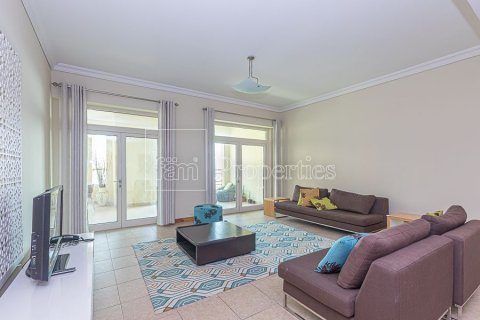 Appartement te huur in Palm Jumeirah, Dubai, VAE 2 slaapkamers, 191.8 vr.m., nr 698903 - foto 2