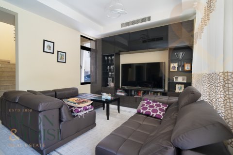 Таунхаус Рим, Дубай, БАӘ-да 3 жатын бөлмелер, 260 м² № 648331 - фото 1