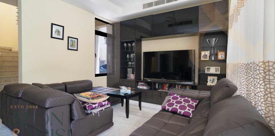 Таунхаус Рим, Дубай, БАӘ-да 3 жатын бөлмелер, 260 м² № 648331