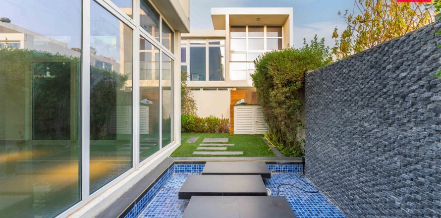 Vilë në Dubai, Emiratet e Bashkuara Arabe 6 dhoma gjumi, 322 m2. № 760900