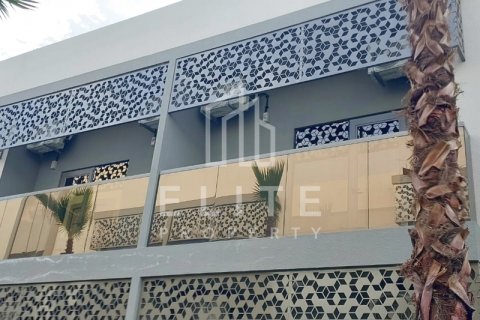 Building in Dubai, UAE 4792 sq.m. № 620133 - photo 10