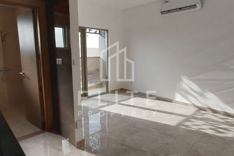 Building in Dubai, UAE 4792 sq.m. № 620133 - photo 15