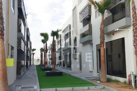 Building in Dubai, UAE 4792 sq.m. № 620133 - photo 2