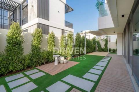 Villa in vendita a Jumeirah, Dubai, EAU 5 camere da letto, 585 mq. № 653223 - foto 1