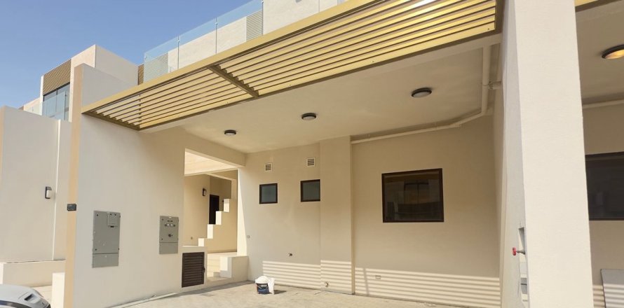 Townhouse in Dubai, UAE 4 bedrooms, 187.2 sq.m. № 696777