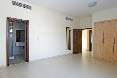 Villa til salg i Falcon City of Wonders, Dubai, UAE 5 soveværelser, 814.02 kvm № 748774 - foto 9