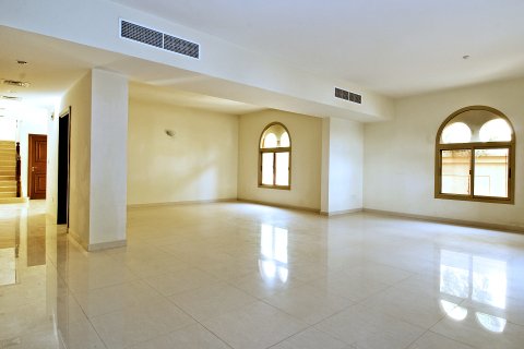 Villa til salg i Falcon City of Wonders, Dubai, UAE 5 soveværelser, 814.02 kvm № 748774 - foto 2
