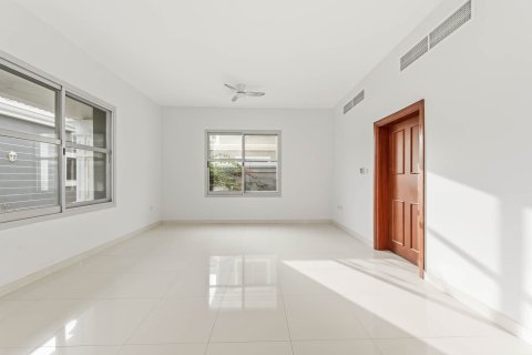 Villa til salg i Falcon City of Wonders, Dubai, UAE 5 soveværelser, 815.97 kvm № 748775 - foto 7